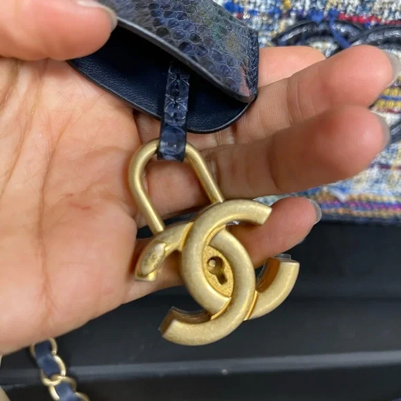 Chanel python tweed limited edition vanity - Picture 3 of 4